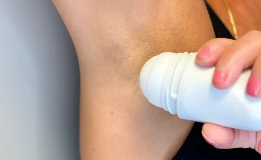 Antiperspirant vs. Deodorant - Välj rätt & slipp svett!