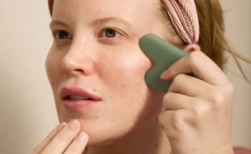 Gua sha för ansiktet - Så gör du, steg för steg